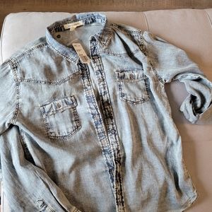 Denim vintage looking button down.